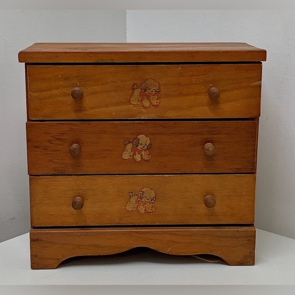 Mid Century Vtg Wooden Lithographed Puppy Dog 3 Drawer Doll Chest Dresser Trunk - Picture 3 of 13
